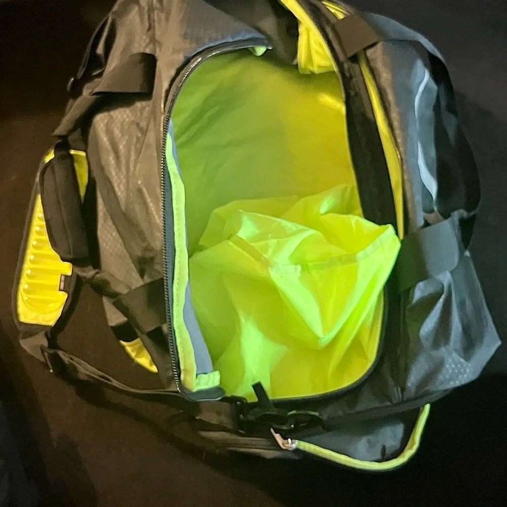 Nike Black Duffel Bag for Sports - Picture 4 of 6